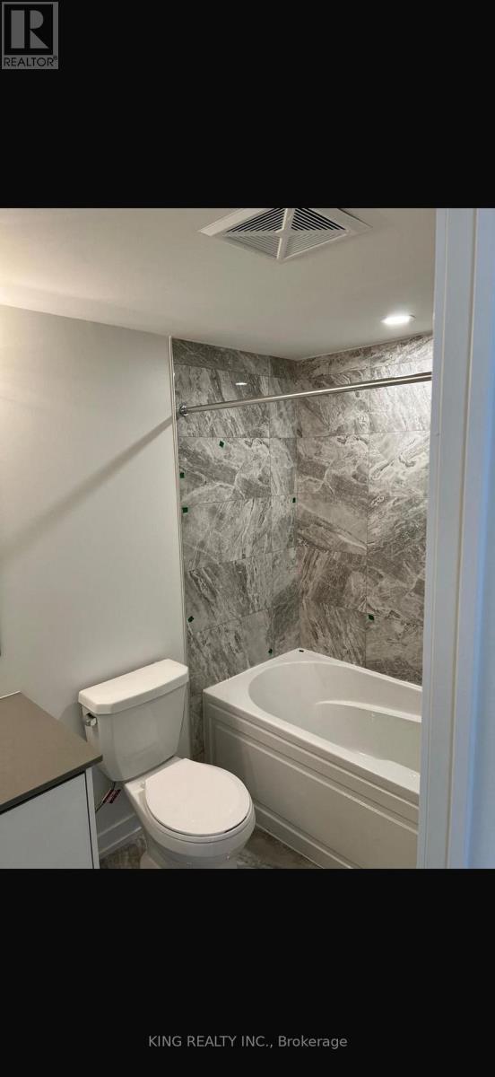 26 - 3550 Colonial Drive, Mississauga, ON - Indoor Photo Showing Bathroom