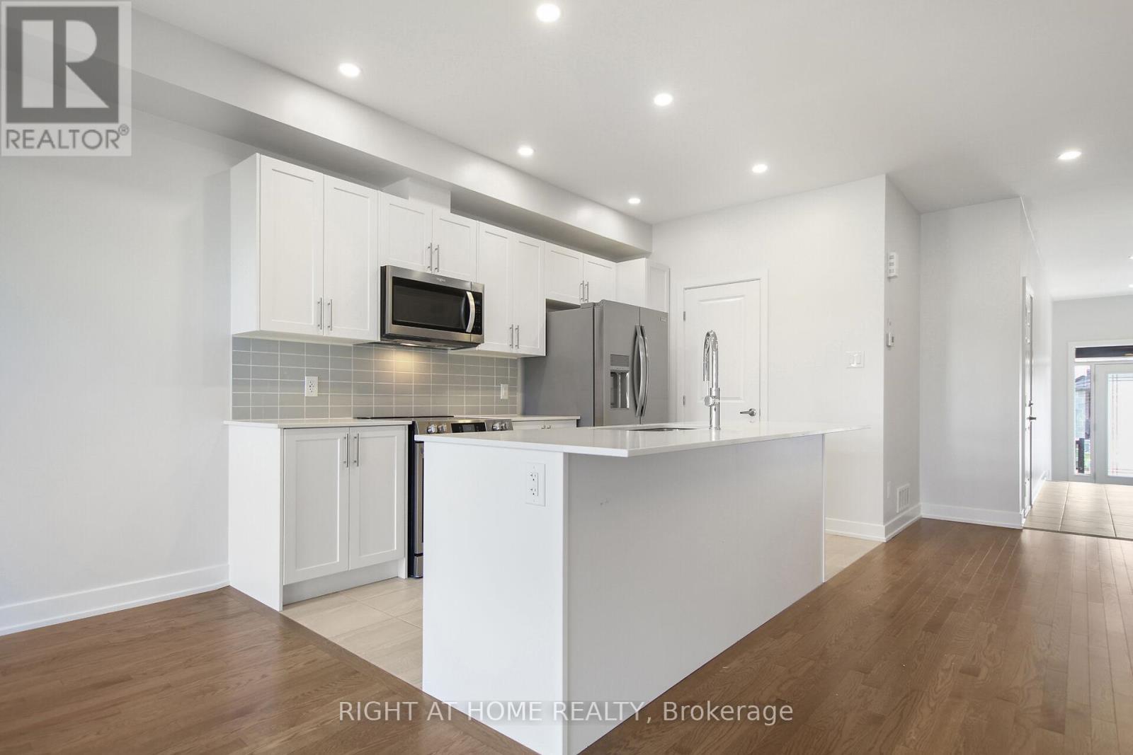 534 Corretto Place, Ottawa, ON - Indoor Photo Showing Kitchen With Upgraded Kitchen