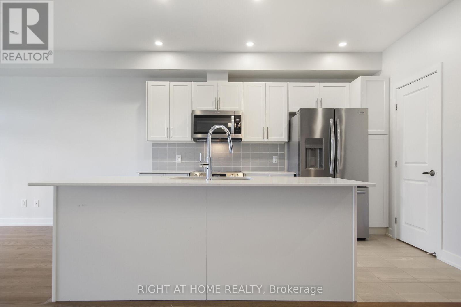 534 Corretto Place, Ottawa, ON - Indoor Photo Showing Kitchen With Upgraded Kitchen