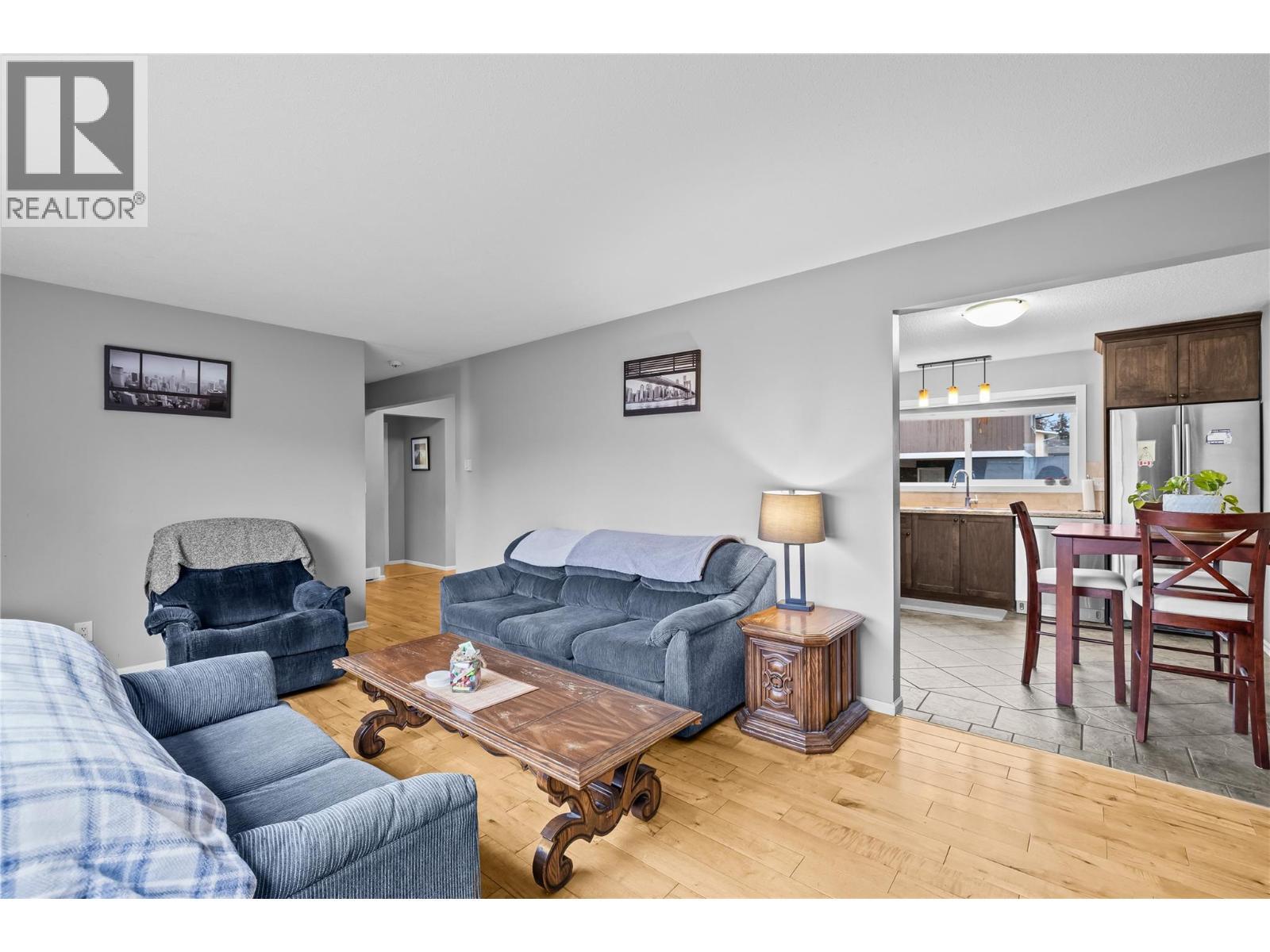 610 Balmoral Road, Kelowna, BC - Indoor Photo Showing Living Room