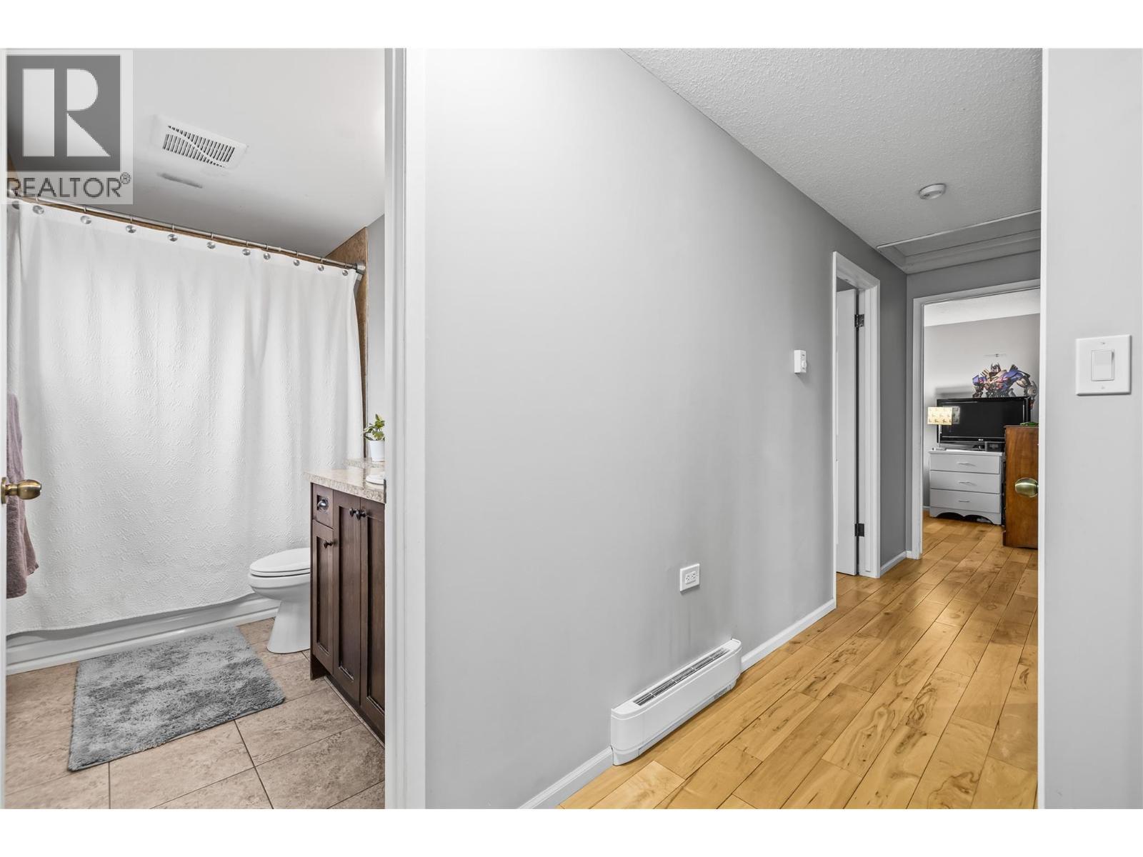 610 Balmoral Road, Kelowna, BC - Indoor