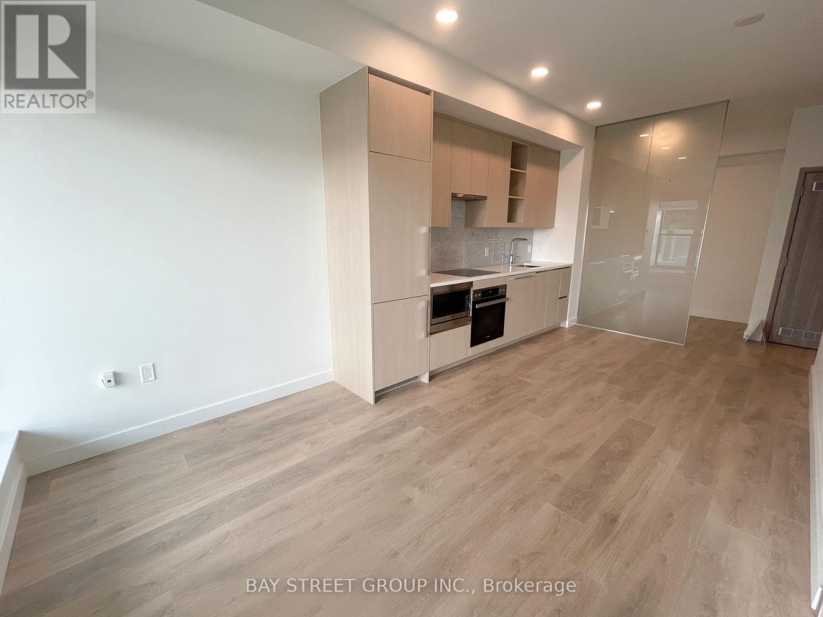 707 - 85 Mcmahon Drive, Toronto, ON - Indoor Photo Showing Kitchen