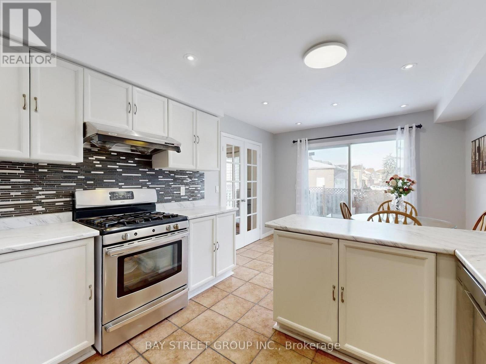 50 Greybeaver Trail, Toronto, ON - Indoor Photo Showing Kitchen With Upgraded Kitchen