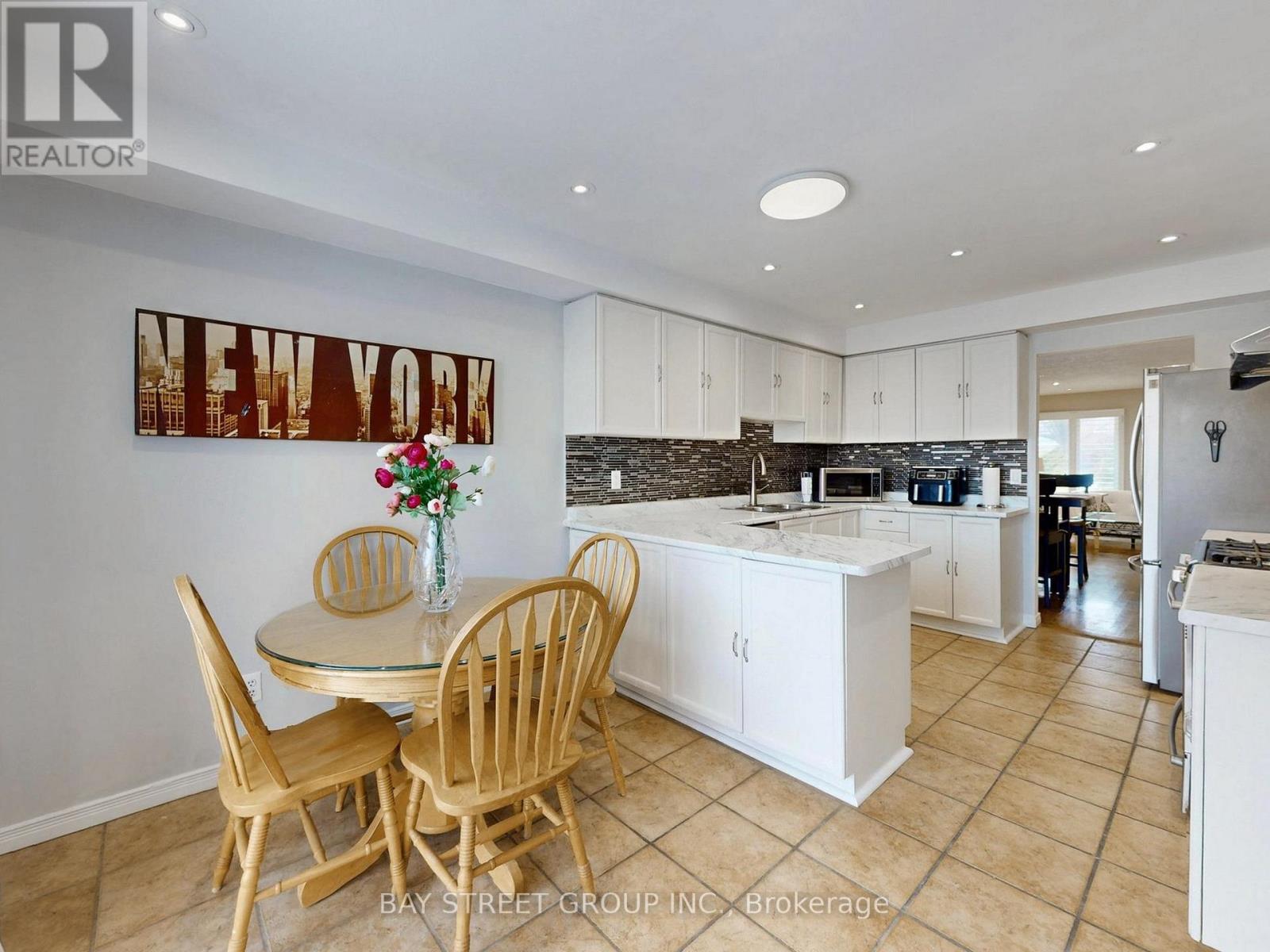 50 Greybeaver Trail, Toronto, ON - Indoor