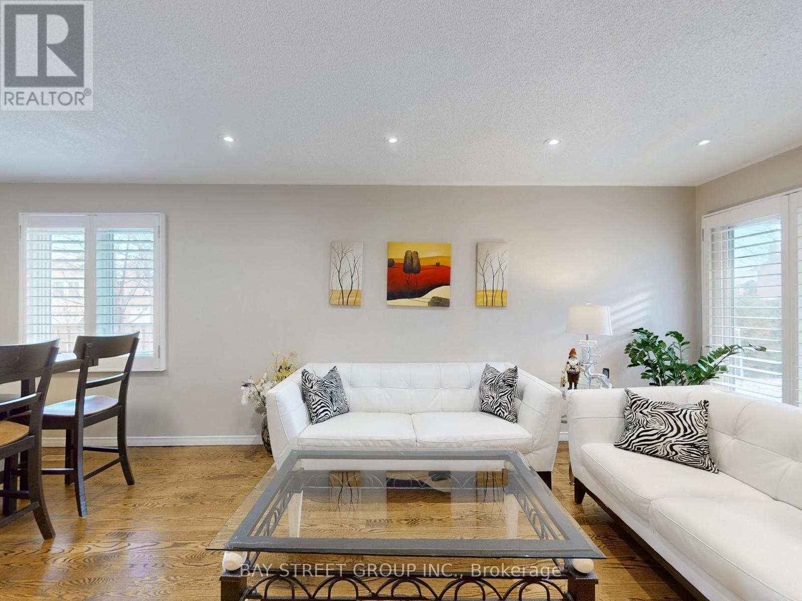 50 Greybeaver Trail, Toronto, ON - Indoor Photo Showing Living Room