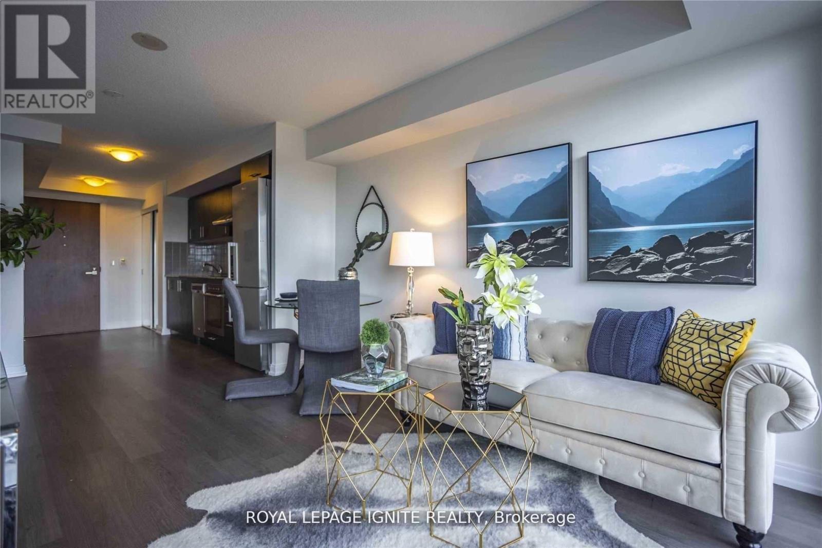 1007 - 255 Village Green Square, Toronto, ON - Indoor Photo Showing Living Room