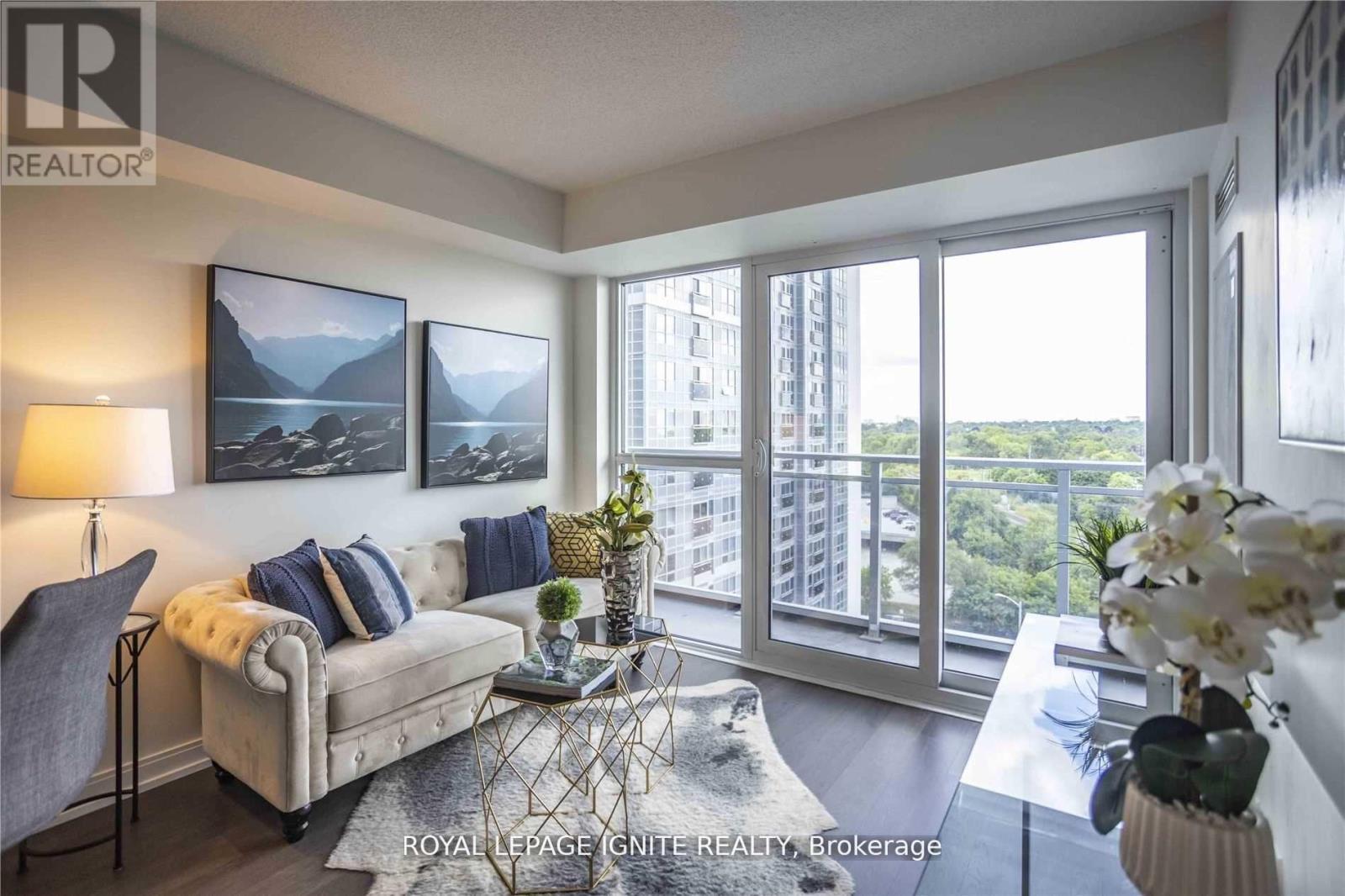 1007 - 255 Village Green Square, Toronto, ON - Indoor Photo Showing Living Room