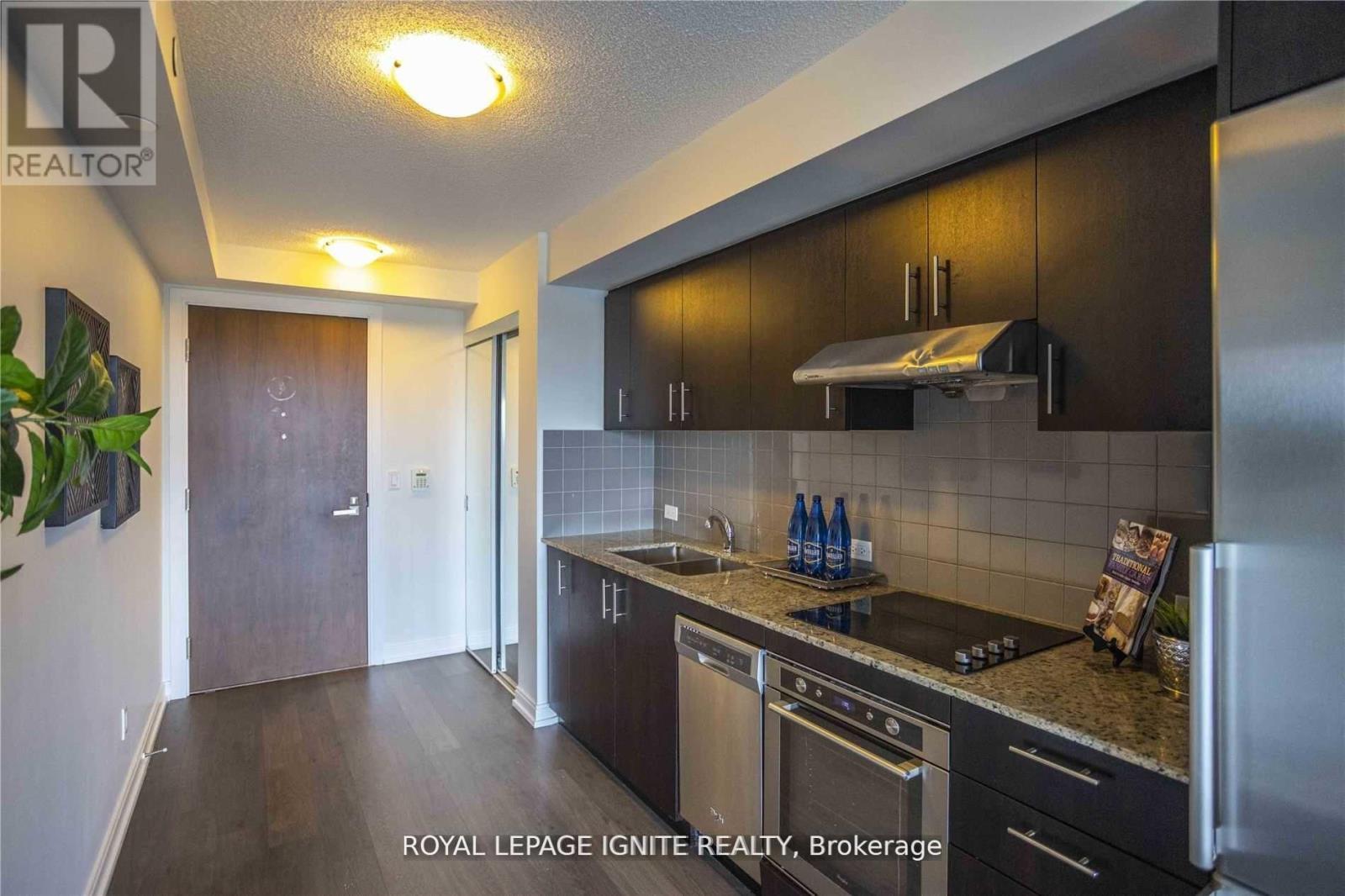1007 - 255 Village Green Square, Toronto, ON - Indoor Photo Showing Kitchen With Double Sink