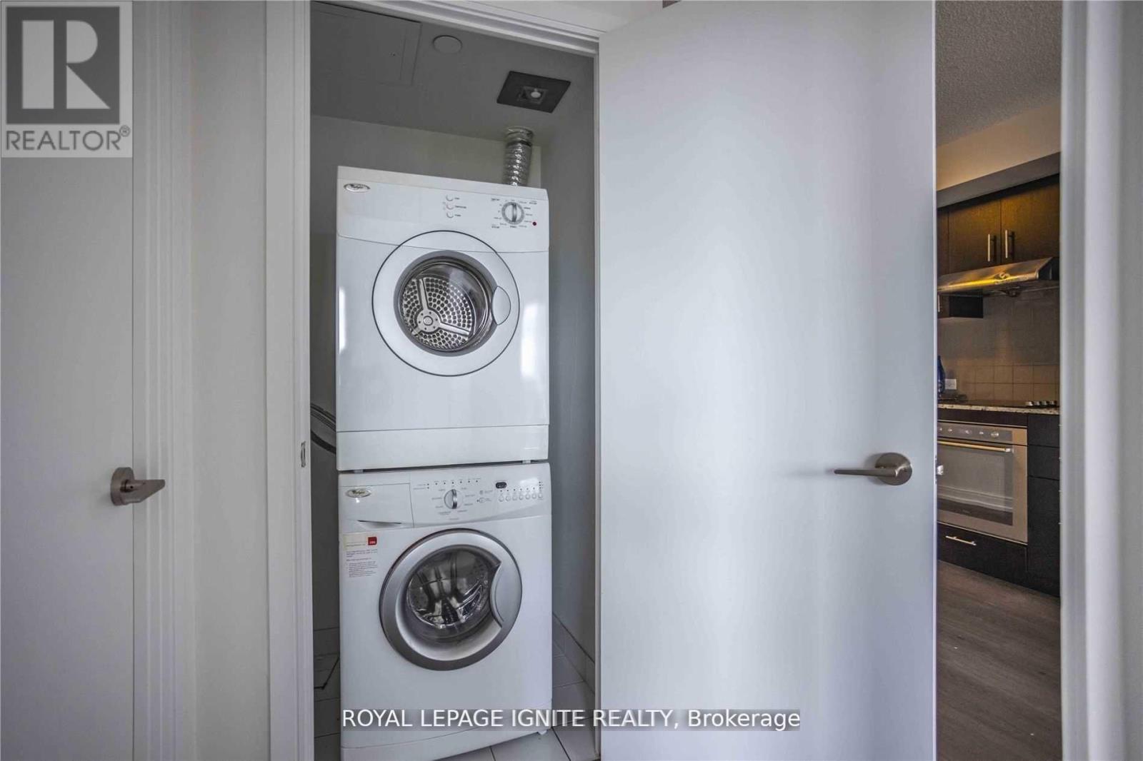 1007 - 255 Village Green Square, Toronto, ON - Indoor Photo Showing Laundry Room