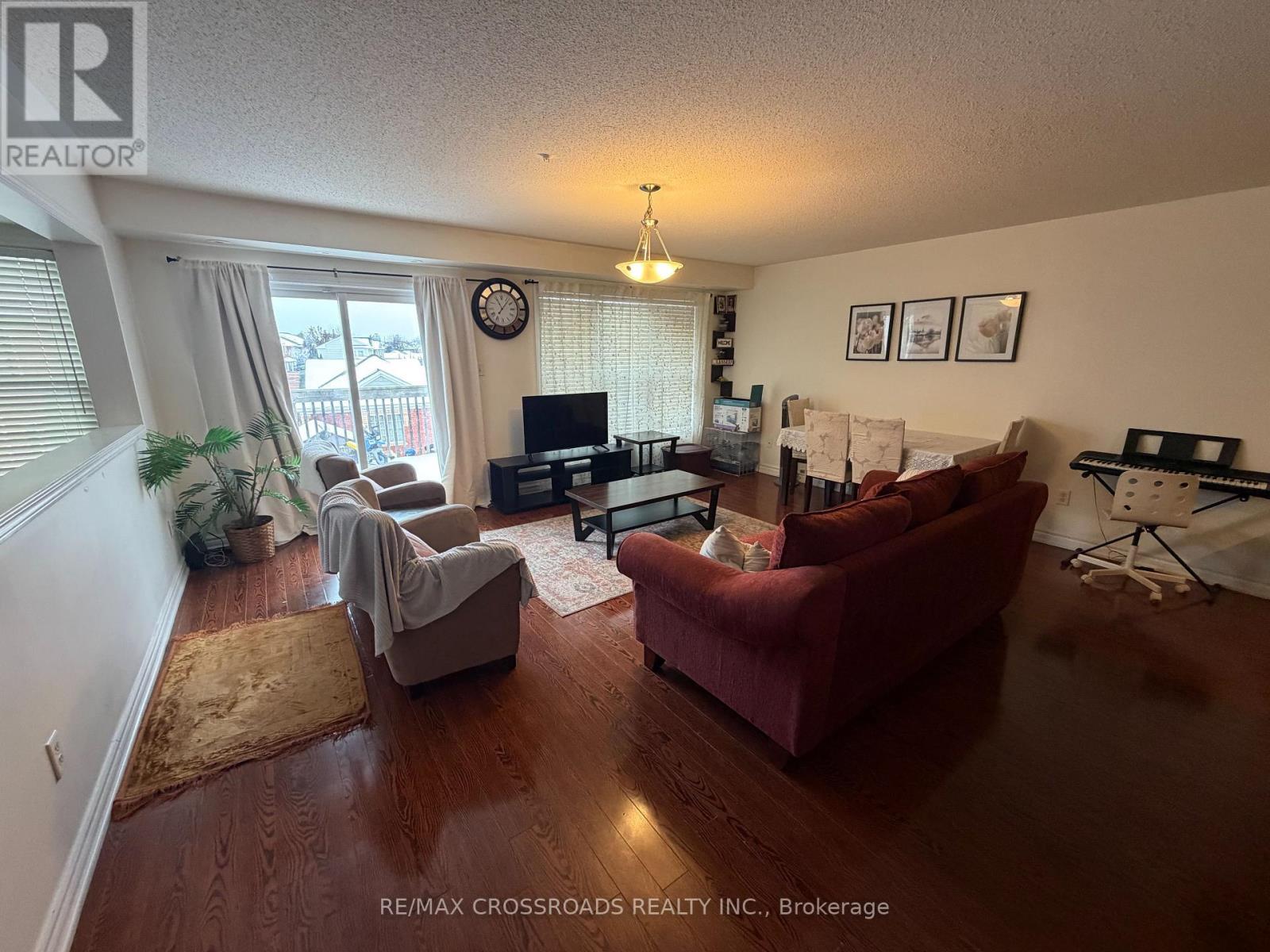 1 - 2709 Bur Oak Avenue, Markham, ON - Indoor Photo Showing Living Room