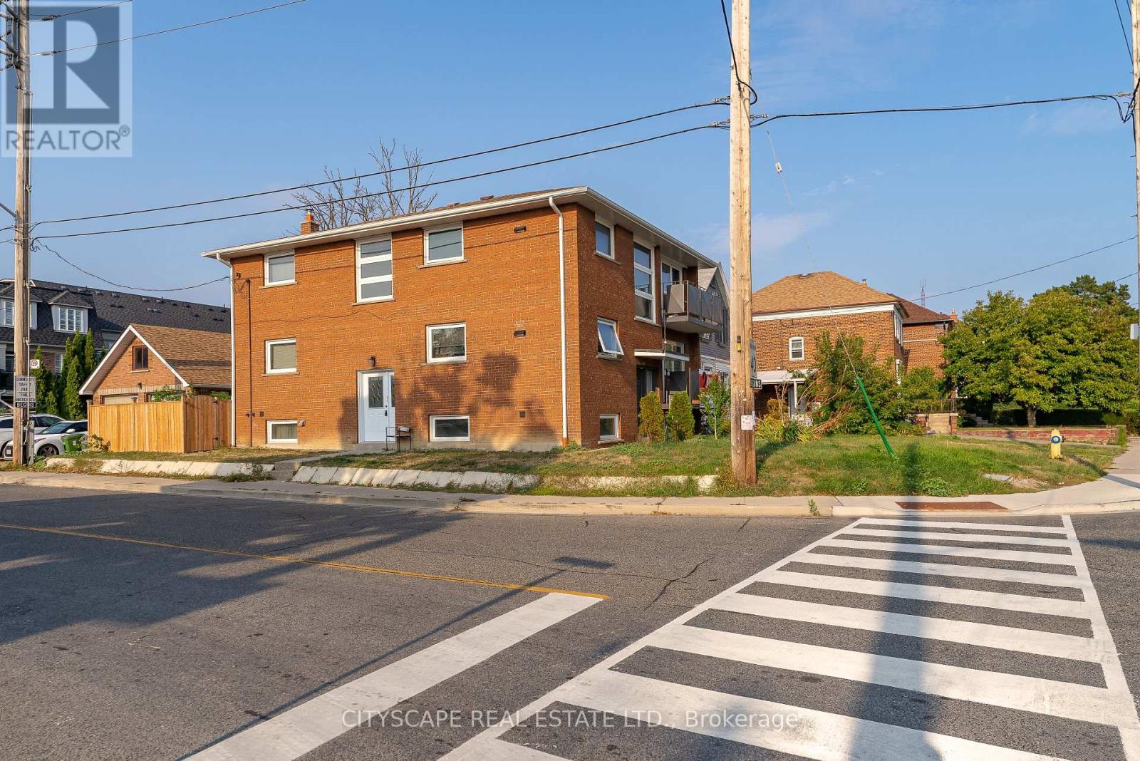 Lower - 2724 Lakeshore Boulevard, Toronto, ON - Outdoor