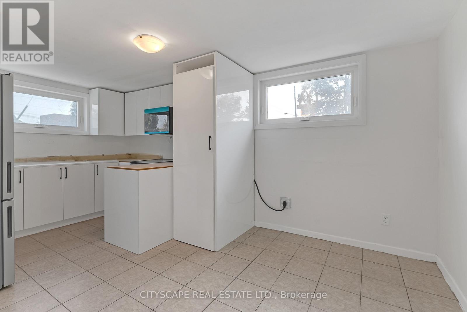 Lower - 2724 Lakeshore Boulevard, Toronto, ON - Indoor