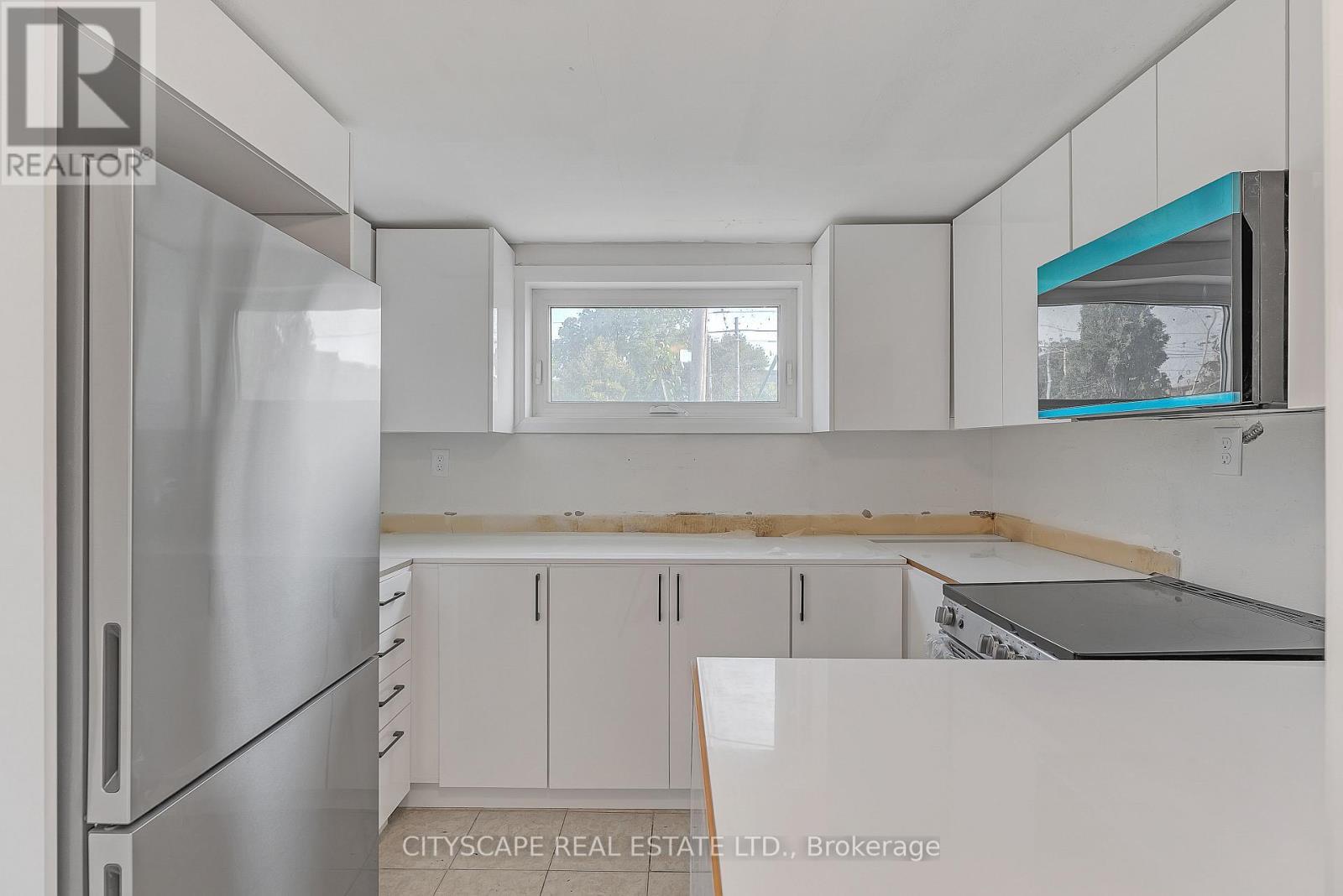 Lower - 2724 Lakeshore Boulevard, Toronto, ON - Indoor