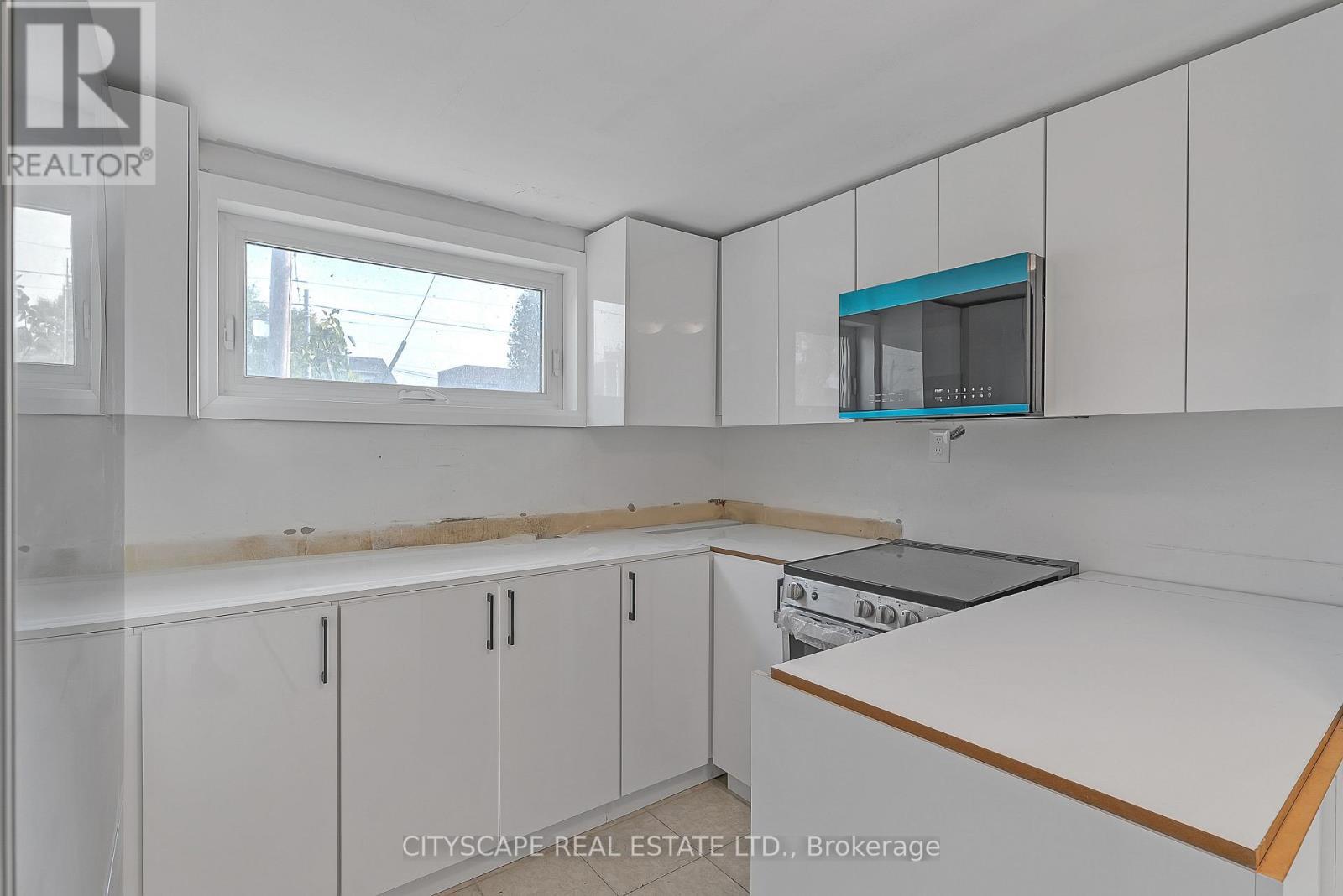 Lower - 2724 Lakeshore Boulevard, Toronto, ON - Indoor Photo Showing Kitchen