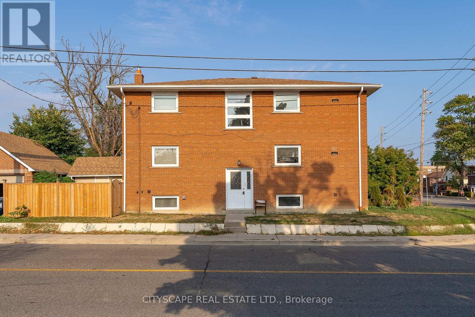 Lower - 2724 Lakeshore Boulevard, Toronto, ON - Outdoor