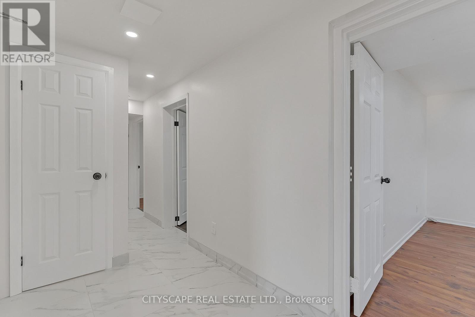 Lower - 2724 Lakeshore Boulevard, Toronto, ON - Indoor Photo Showing Other Room