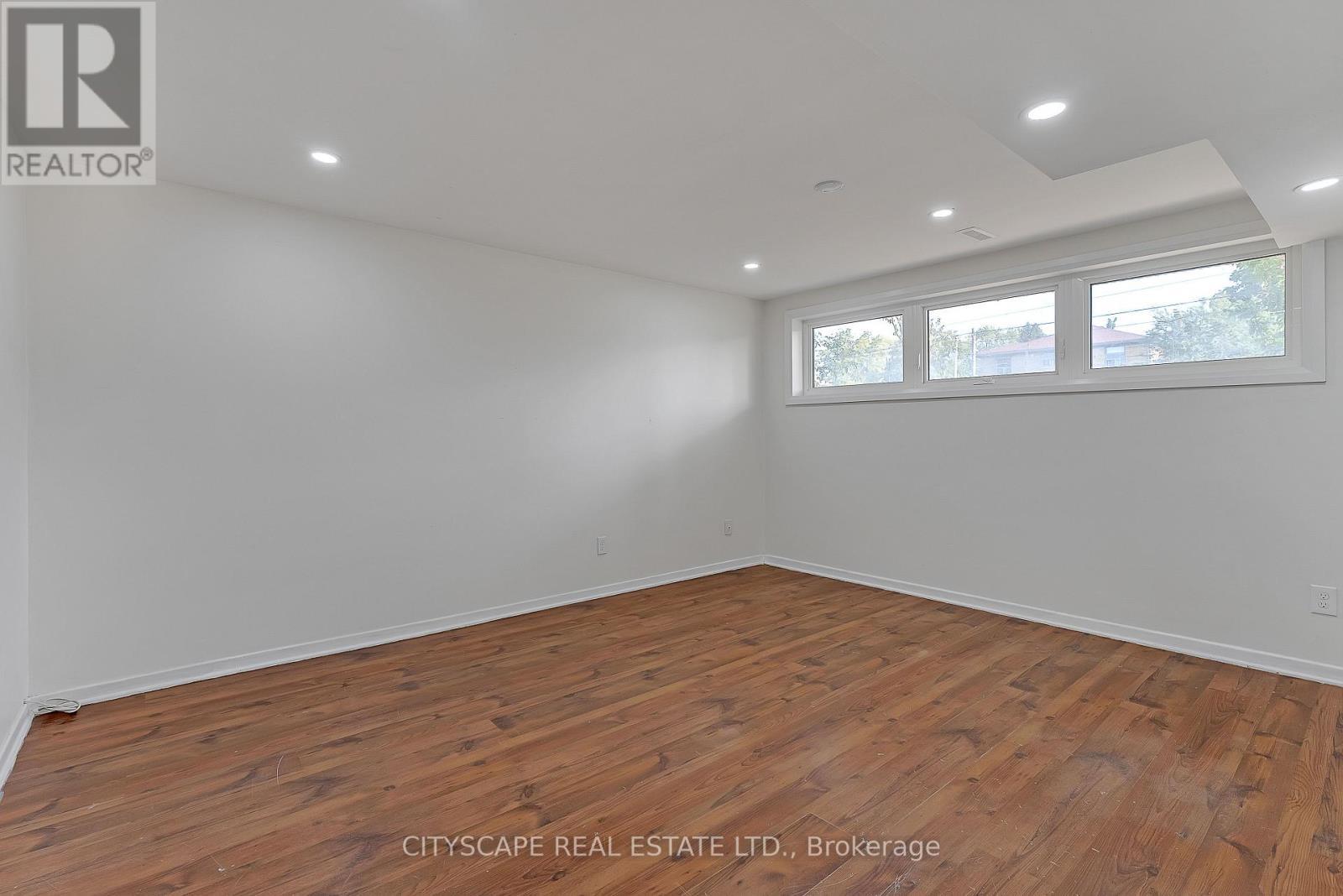 Lower - 2724 Lakeshore Boulevard, Toronto, ON - Indoor Photo Showing Other Room