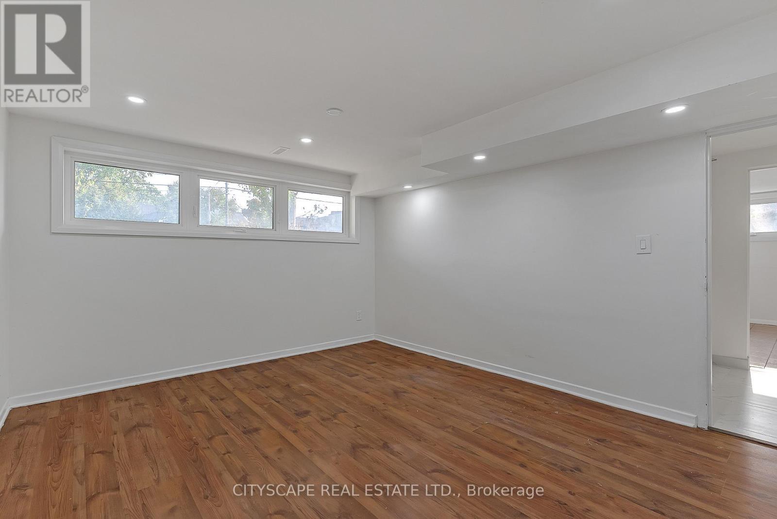 Lower - 2724 Lakeshore Boulevard, Toronto, ON - Indoor Photo Showing Other Room