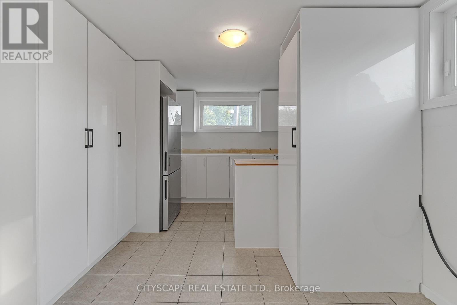 Lower - 2724 Lakeshore Boulevard, Toronto, ON - Indoor