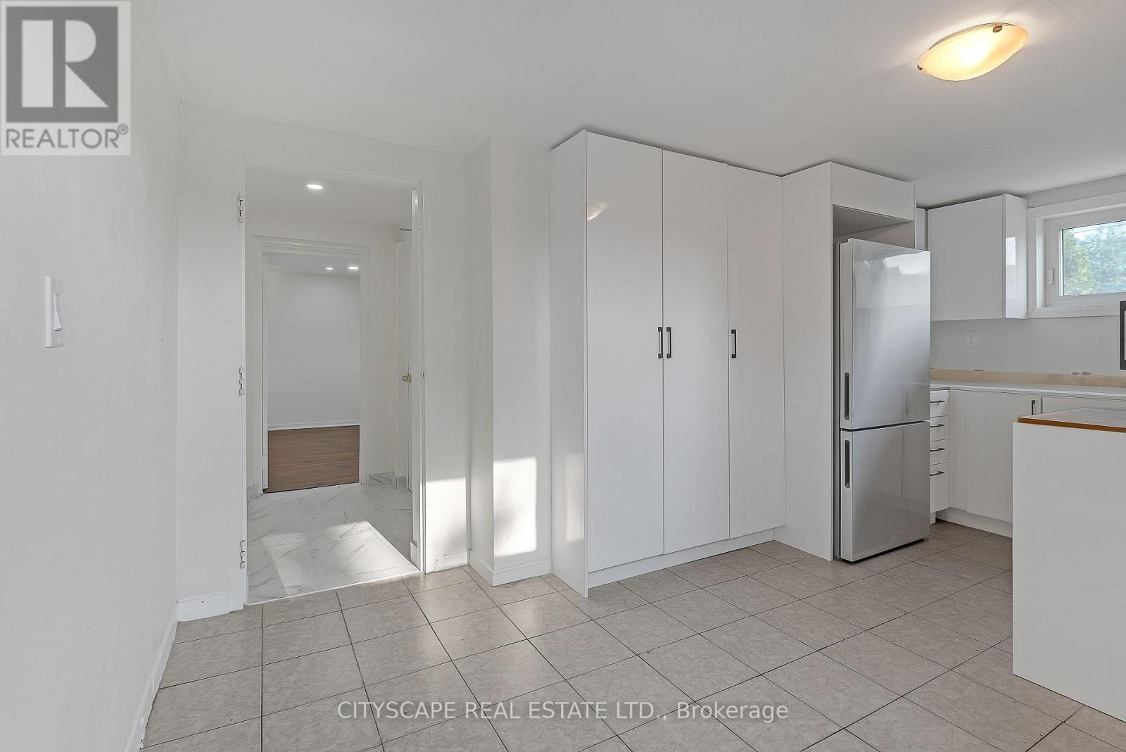 Lower - 2724 Lakeshore Boulevard, Toronto, ON - Indoor