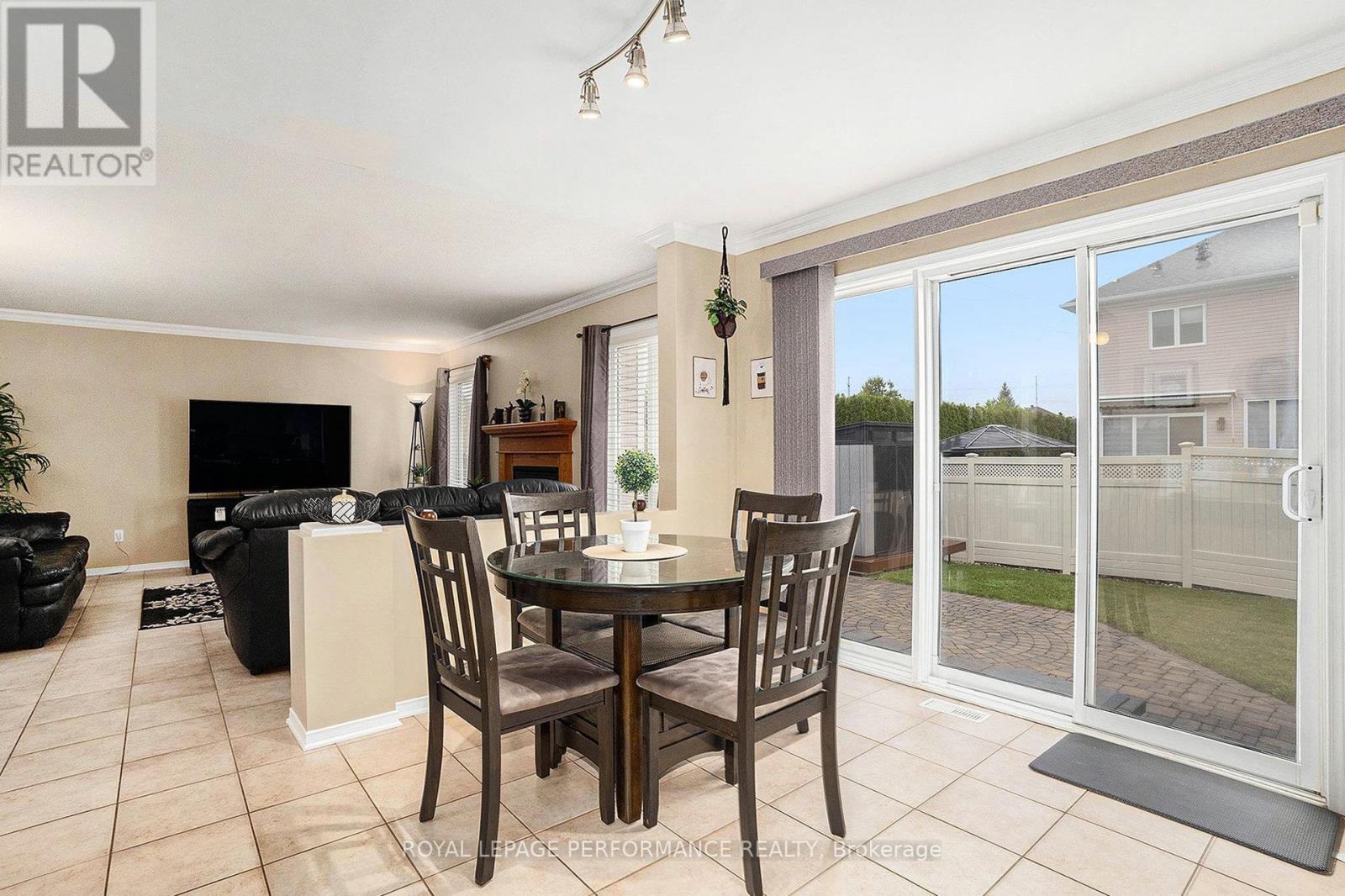 619 Chardonnay Drive, Ottawa, ON - Indoor Photo Showing Dining Room