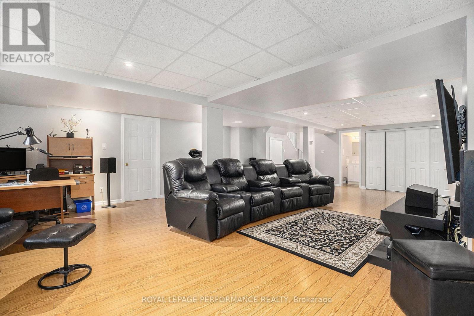 619 Chardonnay Drive, Ottawa, ON - Indoor Photo Showing Living Room