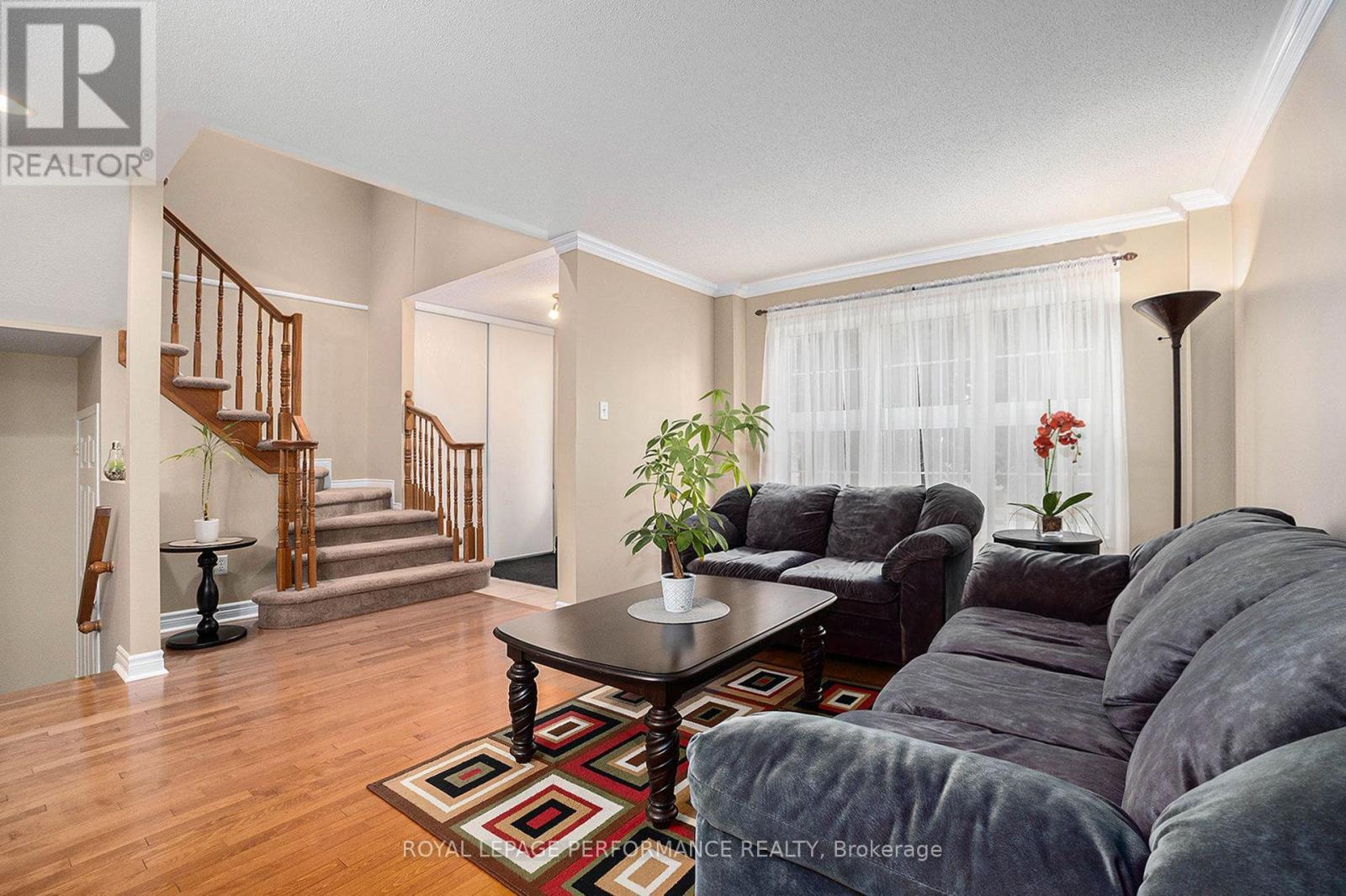 619 Chardonnay Drive, Ottawa, ON - Indoor Photo Showing Living Room