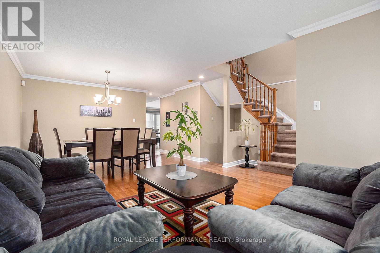 619 Chardonnay Drive, Ottawa, ON - Indoor Photo Showing Living Room