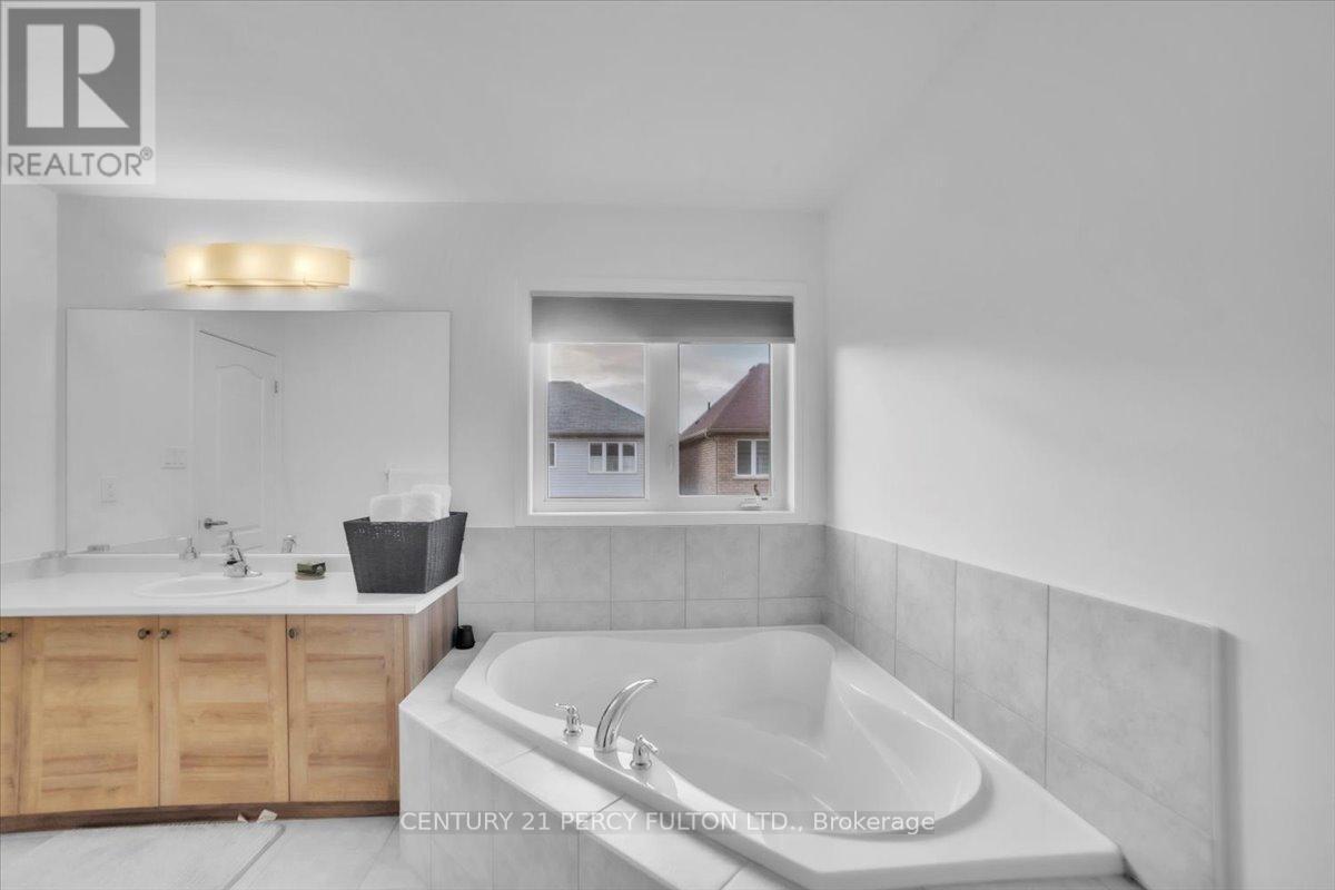 Main - 80 Cooke Avenue, Brantford, ON - Indoor Photo Showing Bathroom