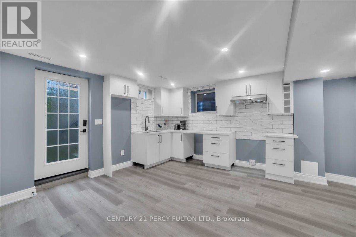 Bsmt - 80 Cooke Avenue, Brantford, ON - Indoor Photo Showing Kitchen With Upgraded Kitchen