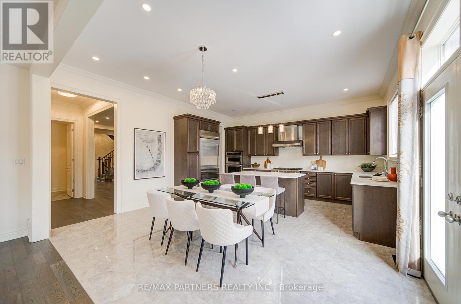 21 Planet Street, Richmond Hill, ON - Indoor