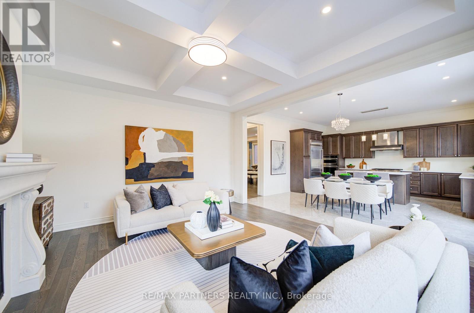 21 Planet Street, Richmond Hill, ON - Indoor Photo Showing Living Room