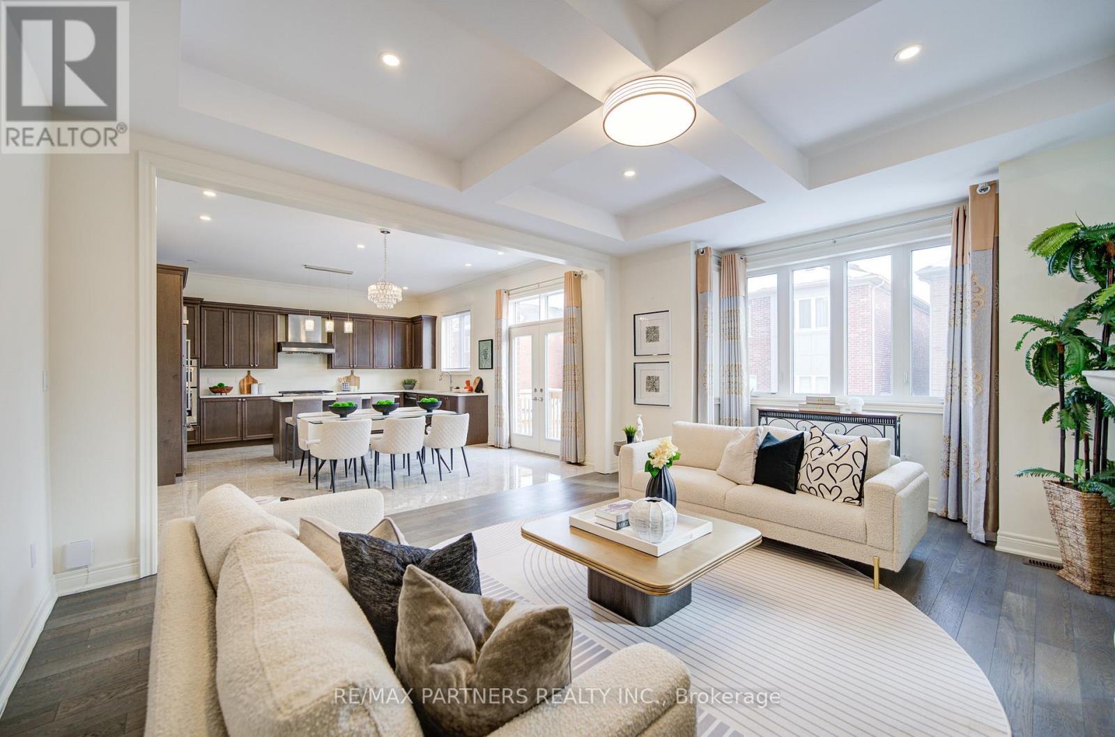 21 Planet Street, Richmond Hill, ON - Indoor Photo Showing Living Room