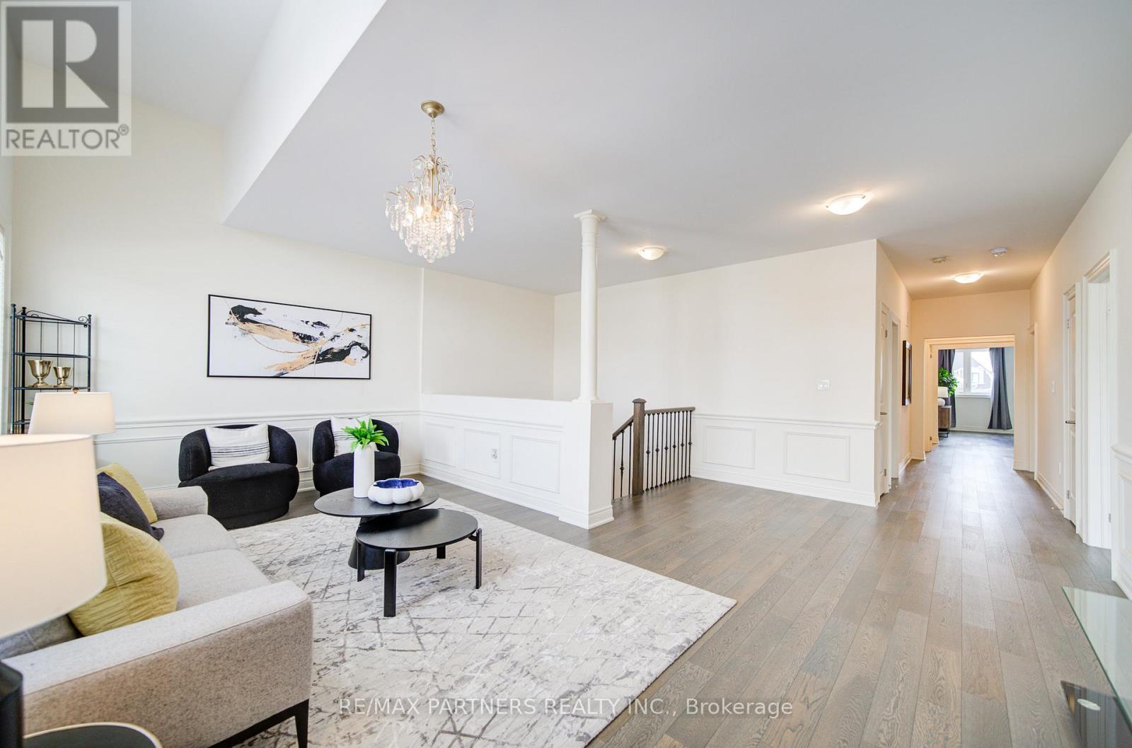 21 Planet Street, Richmond Hill, ON - Indoor Photo Showing Living Room