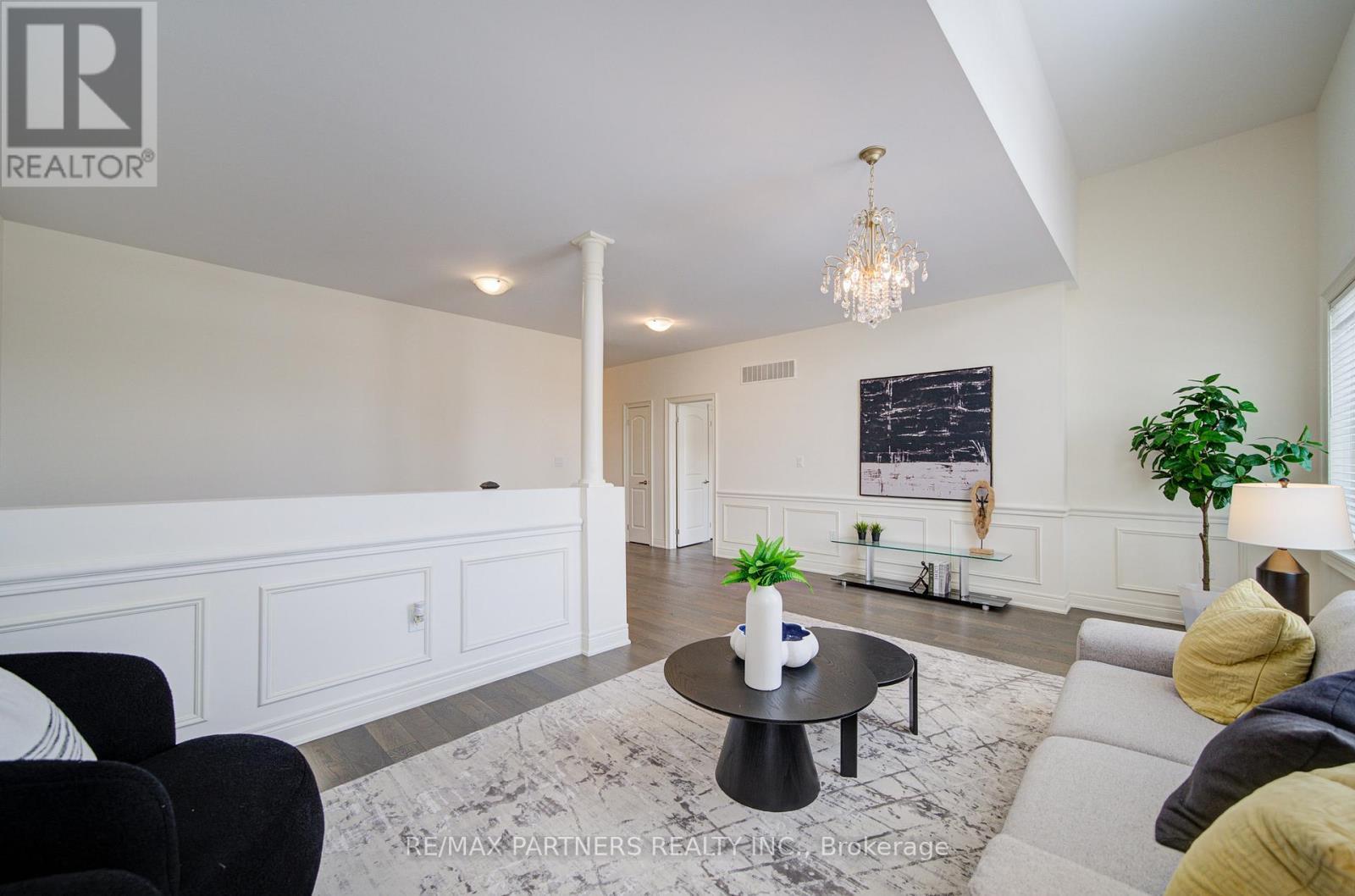 21 Planet Street, Richmond Hill, ON - Indoor Photo Showing Living Room