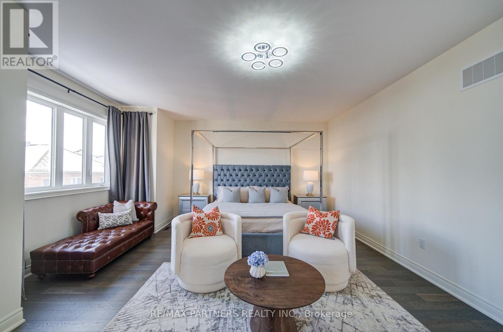 21 Planet Street, Richmond Hill, ON - Indoor Photo Showing Bedroom