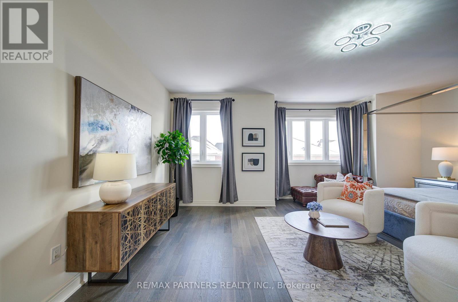 21 Planet Street, Richmond Hill, ON - Indoor