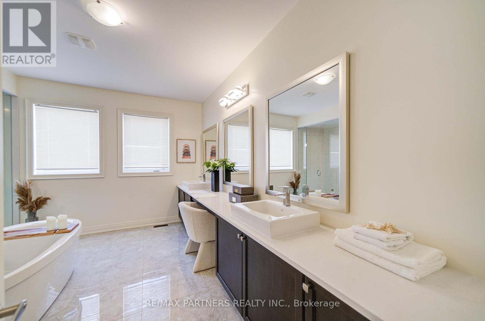 21 Planet Street, Richmond Hill, ON - Indoor Photo Showing Bathroom