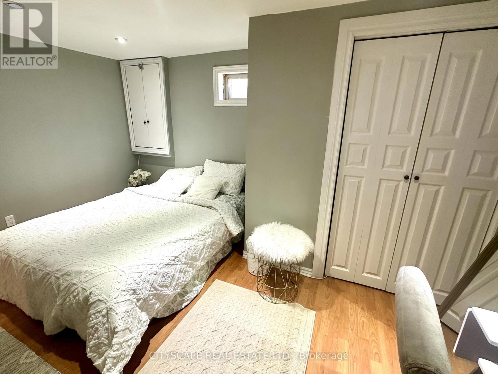 116 Rexway Drive, Halton Hills, ON - Indoor Photo Showing Bedroom