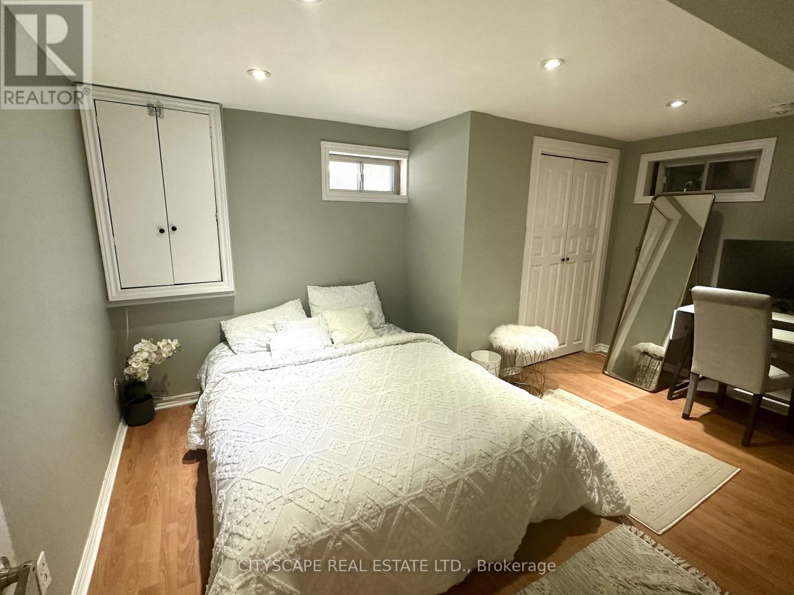 116 Rexway Drive, Halton Hills, ON - Indoor Photo Showing Bedroom