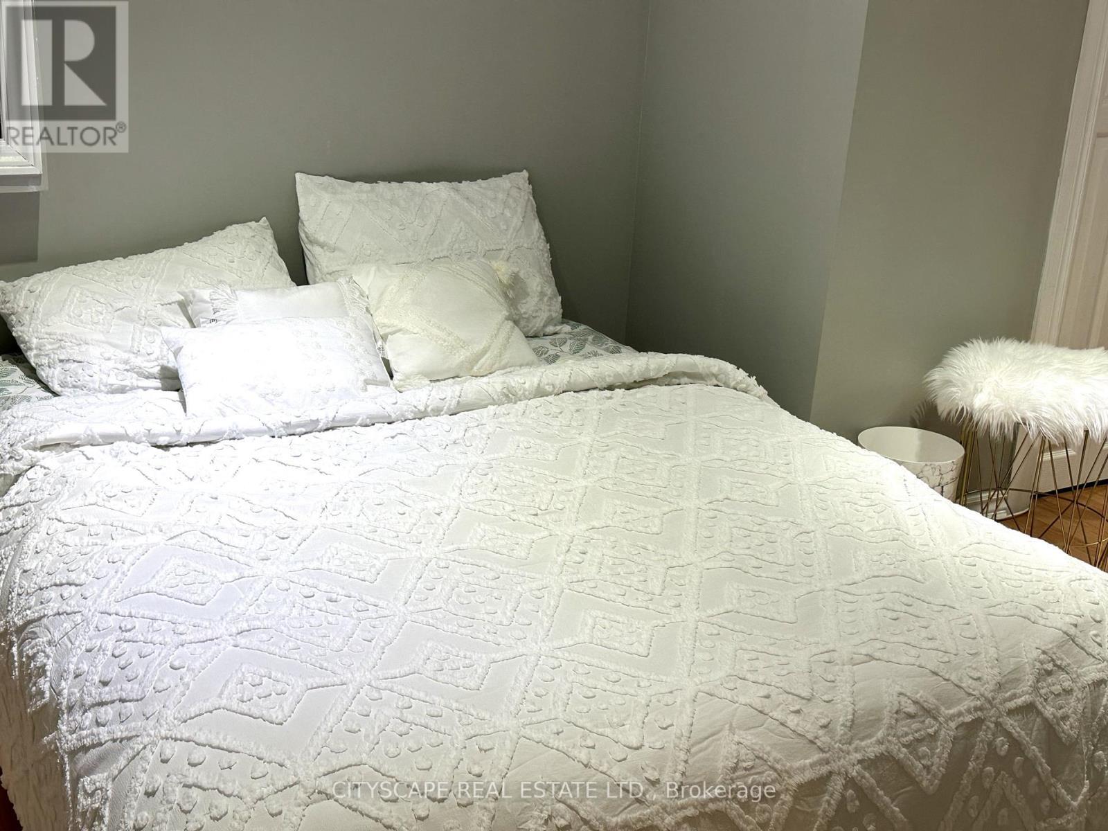 116 Rexway Drive, Halton Hills, ON - Indoor Photo Showing Bedroom