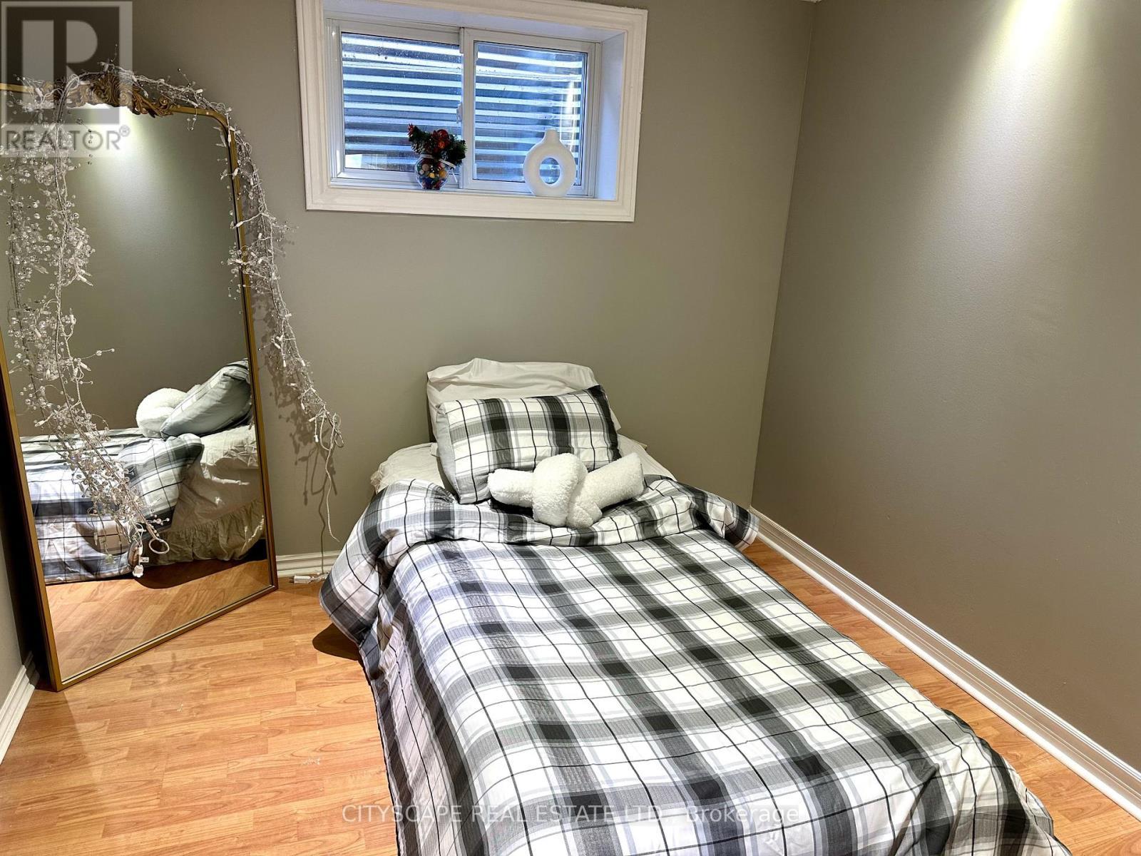 116 Rexway Drive, Halton Hills, ON - Indoor Photo Showing Bedroom