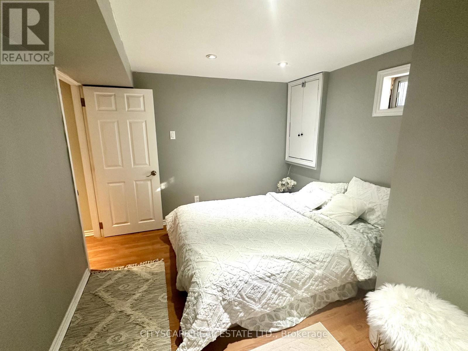 116 Rexway Drive, Halton Hills, ON - Indoor Photo Showing Bedroom
