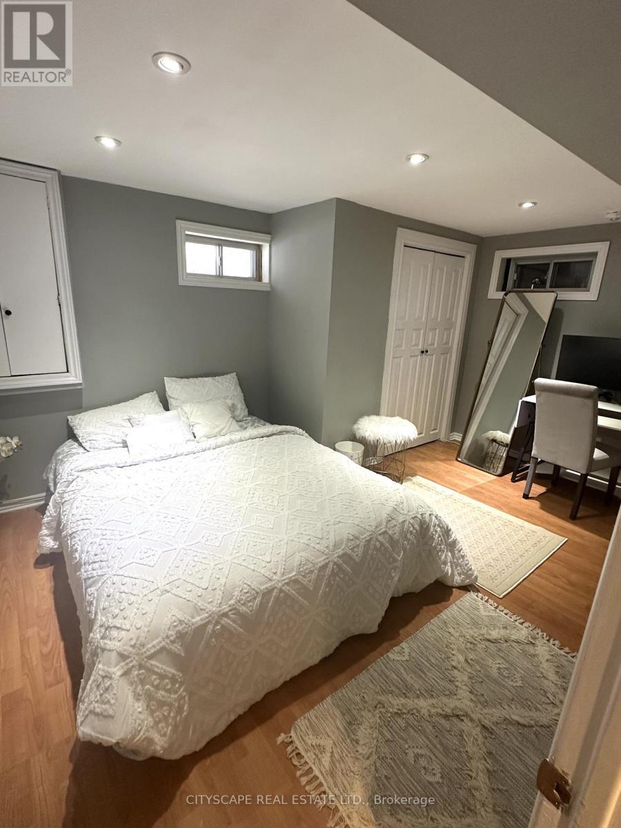 116 Rexway Drive, Halton Hills, ON - Indoor Photo Showing Bedroom