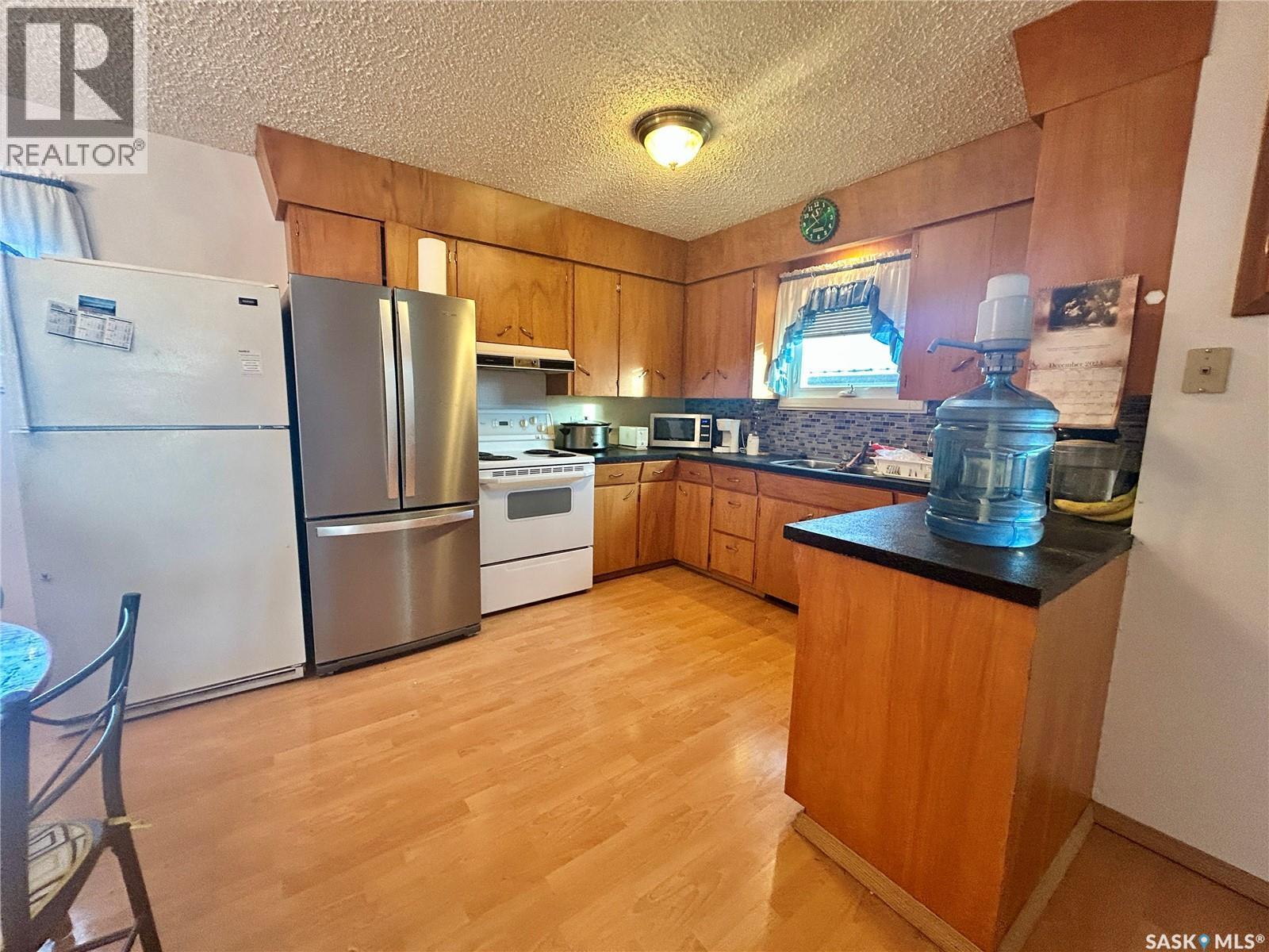 507 Doepker Avenue, Annaheim, SK - Indoor Photo Showing Kitchen