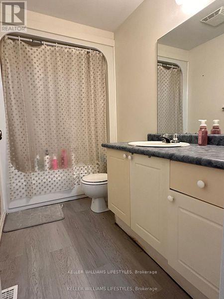 63 - 50 Chapman Court, London North (North I), ON - Indoor Photo Showing Bathroom