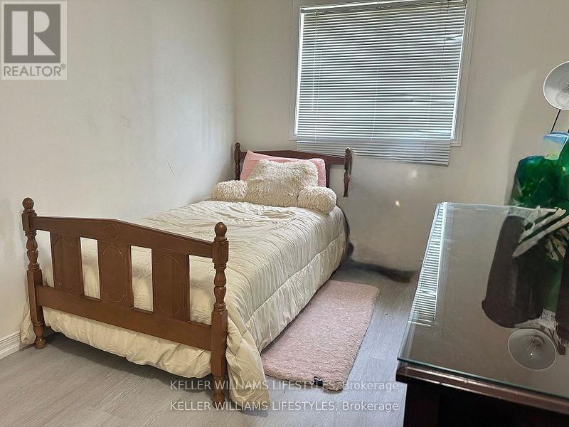 63 - 50 Chapman Court, London North (North I), ON - Indoor Photo Showing Bedroom