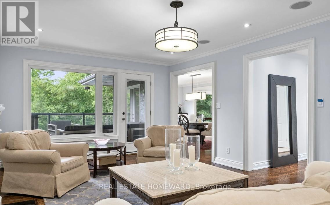 42 Heathview Avenue, Toronto, ON - Indoor Photo Showing Living Room