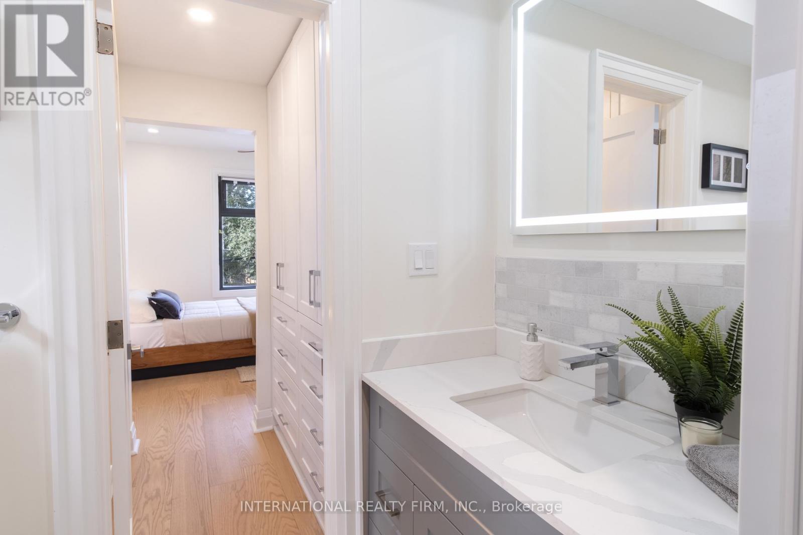 Ensuite Washroom with shower, toilet 1, 2nd floor - 46 Morse Street, Toronto, ON - Indoor Photo Showing Bathroom