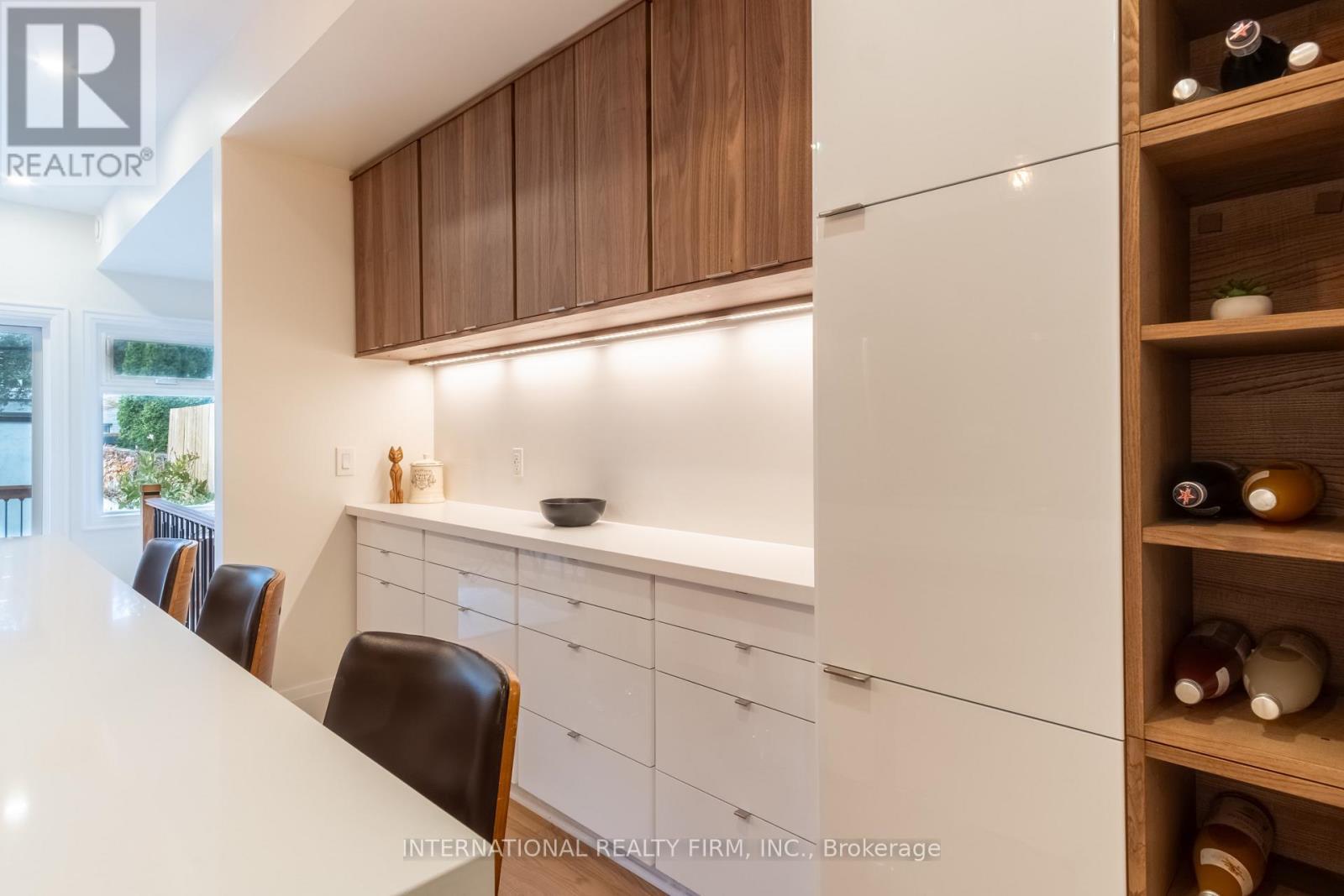 kitchen, walnut cabinets lots of storage - 46 Morse Street, Toronto, ON - Indoor